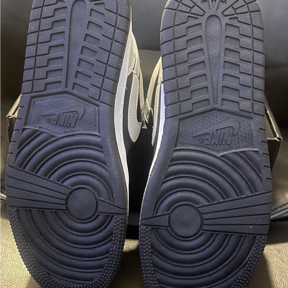 Jordan 1 Retro High “Shadows “ Brand New Size 9 - Picture 3 of 4